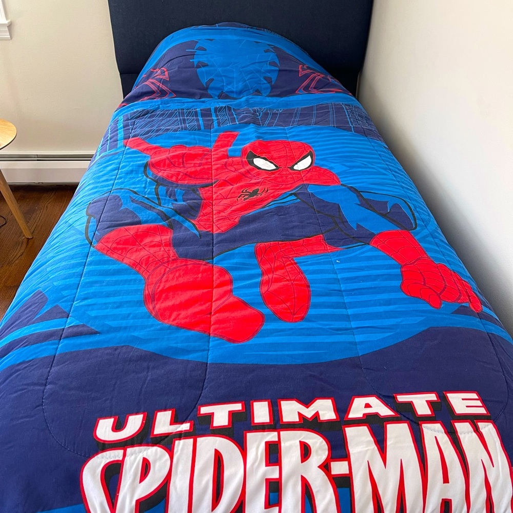 Spider-Man reversible twin size comforter